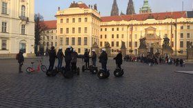 Omezení segwayů v Praze platí.