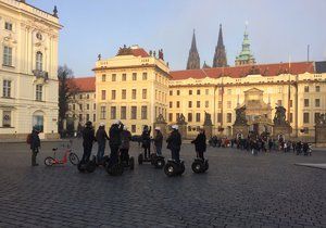 Omezení segwayů v Praze platí.