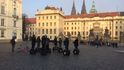 Na Staroměstském náměstí a Pražském hradě můžete stále potkat turisty na segwayích, zákaz bude platit, až po nainstalování všech značek.