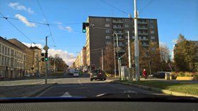 Semafor na Bělohorské s ulicí Pod Královkou je opět v provozu.