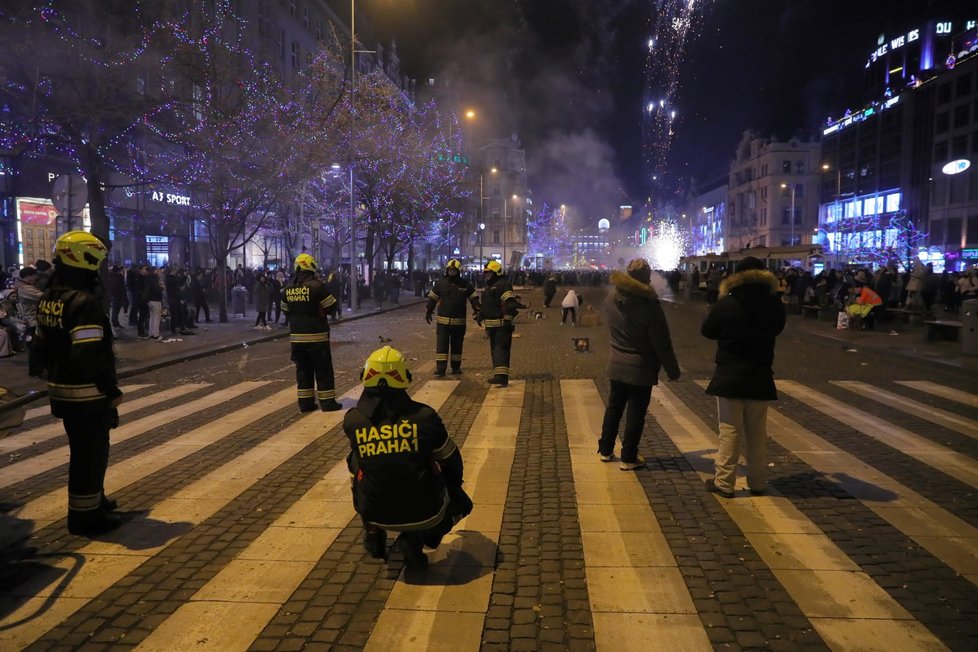 Takhle se v Praze slavil příchod nového roku 2020.