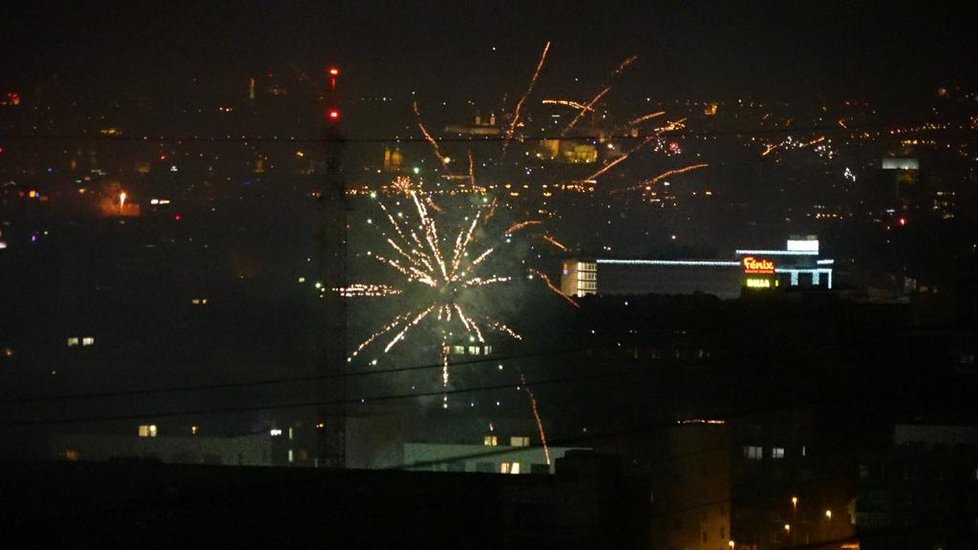 Silvestrovské ohňostroje v Praze. (1. ledna 2022)