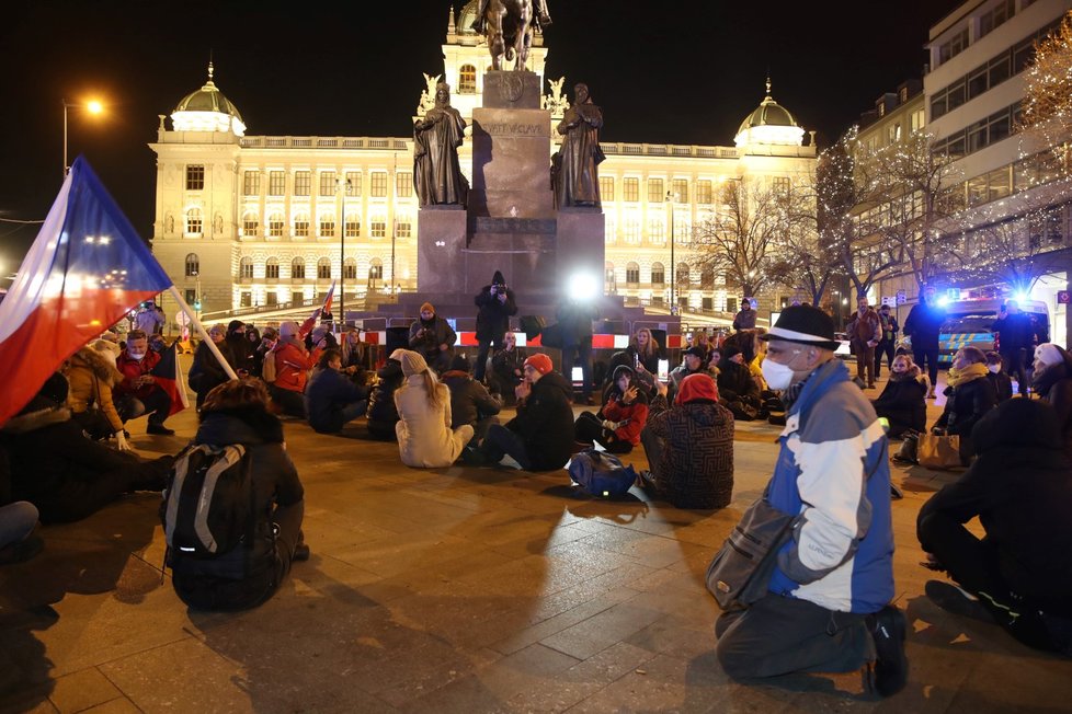 Demonstrace na Václavském náměstí proti vládním nařízením, 31. prosince 2020.