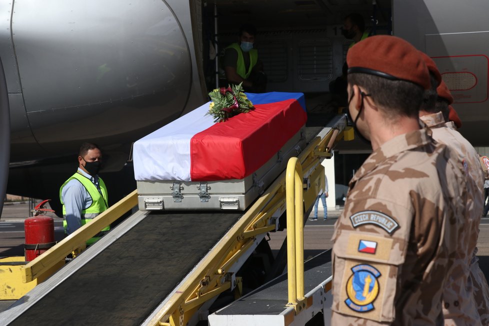 Poslední rozloučení s vojačkou Michaelou Tichou na Sinaji, kde zemřela (13. 11. 2020).