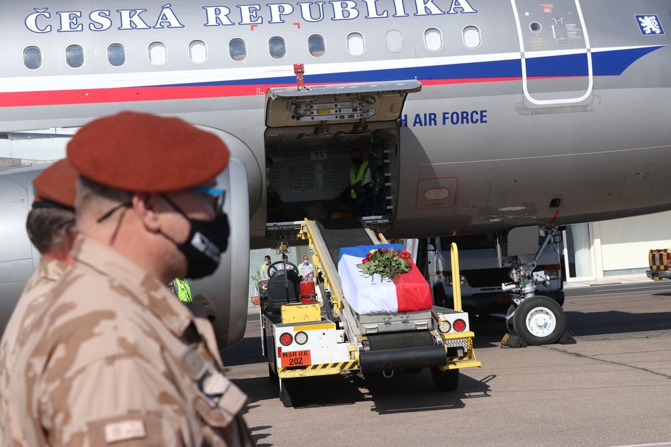 Poslední rozloučení s vojačkou Michaelou Tichou na Sinaji, kde zemřela. 13. 11. 2020