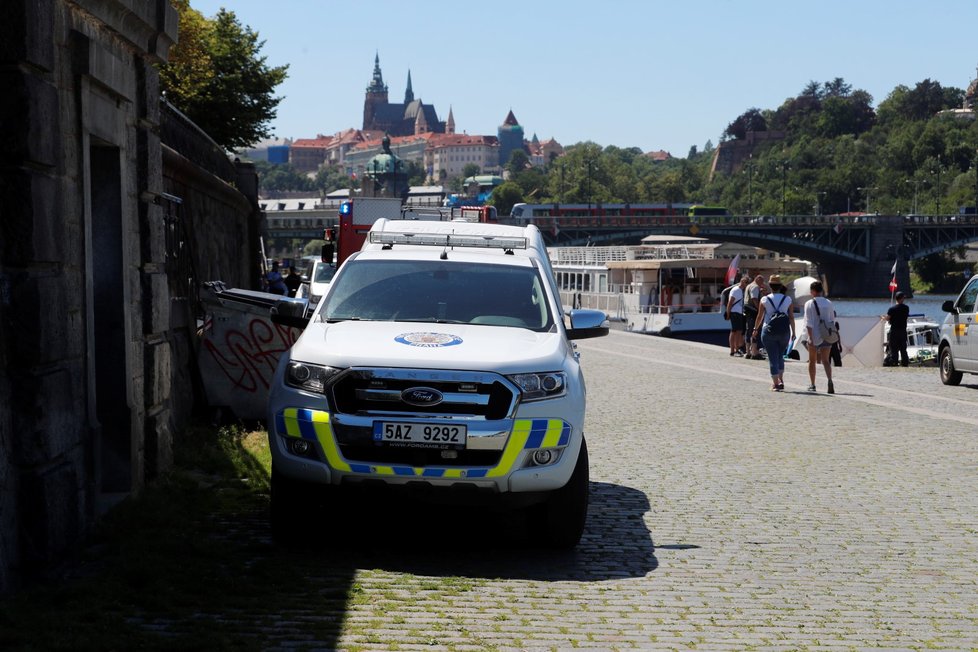 Dvacetiletý mladík skočil do Vltavy a už nevyplaval. Jeho tělo našli o 14 hodin později.