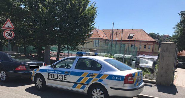 Hrozil střelbou na pražské škole! Autora výhrůžky hledá policie, mimořádné opatření už odvolala