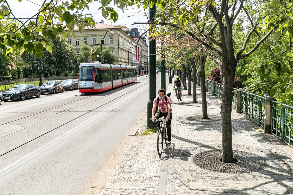 Smetanovo nábřeží v centru Prahy, 19. května 2020