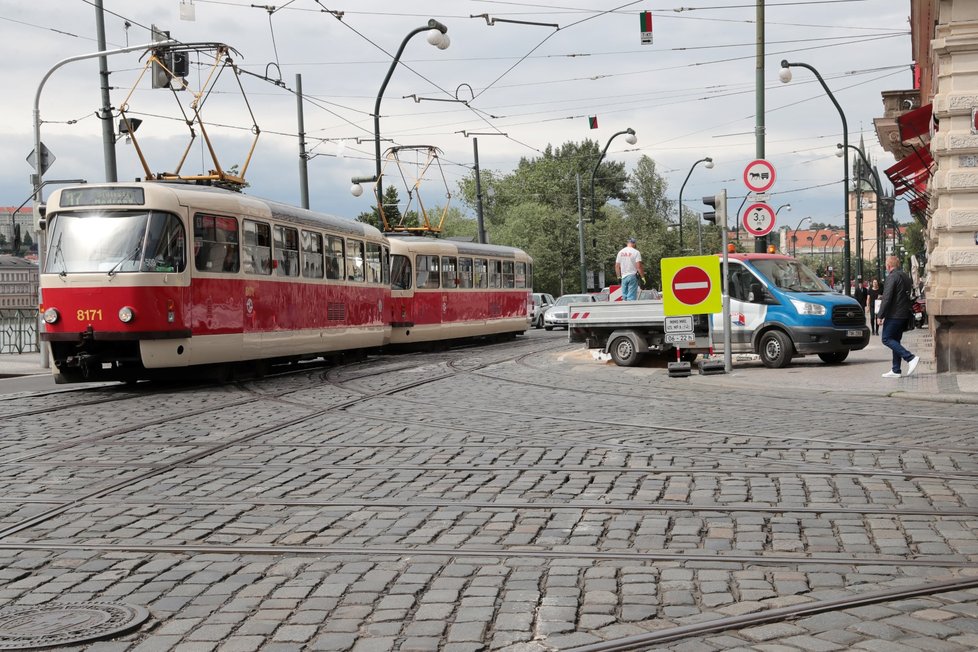 Smetanovo nábřeží, 9. června 2020.