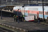 Tragédie na Smíchově: Dívku (†15) srazil vlak, na místě zemřela