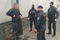 „Kradou tu kola,“ volal chlapec (7) policistům. V autě našli zfetovaného muže se zákazem řízení