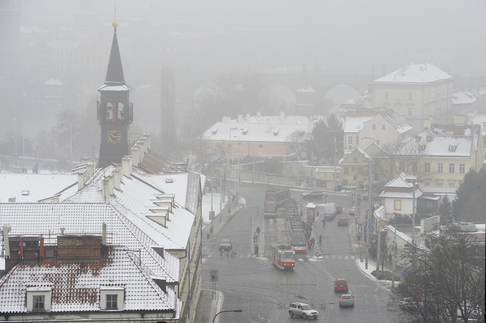 V zimě trápí Pražany smog z automobilů