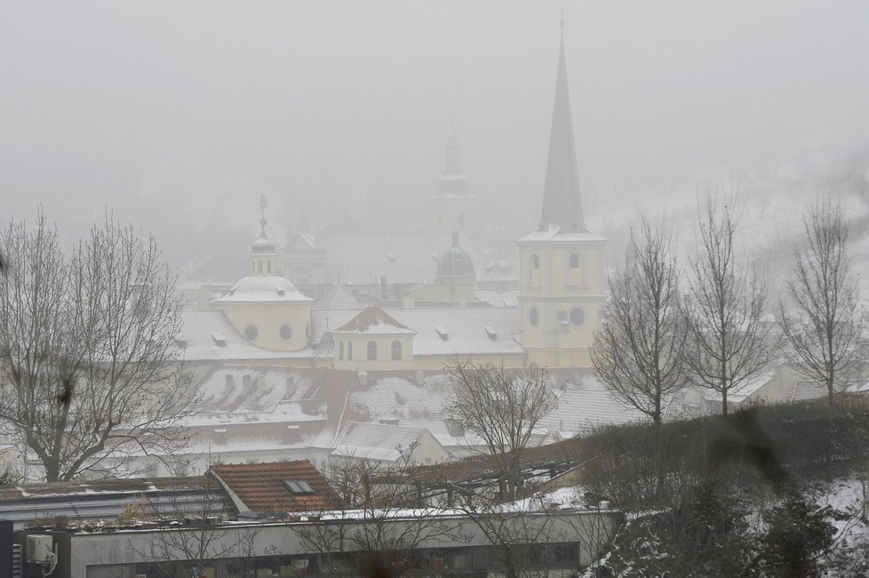 V zimě trápí Pražany smog z automobilů.