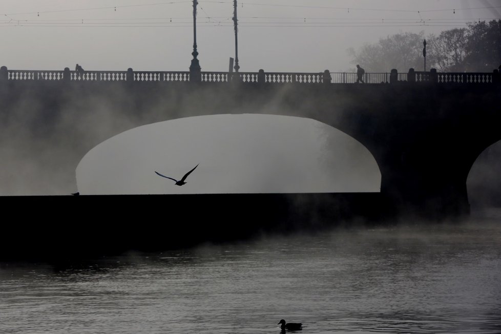 V zimě trápí Pražany smog z automobilů.