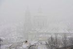 Takto vypadá Praha zahalená smogem.