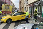 Auto v ulici Myslbekova v Praze 6 srazilo ženu. (30. ledna 2023)