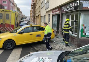 A woman was hit by a car in Myslbekova Street in Prague 6.  (January 30, 2023)