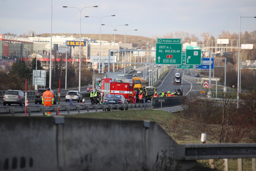 Smrtelná nehoda na Pražském okruhu, 30. 11. 2020.