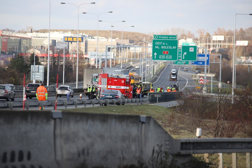 Smrtelná nehoda na Pražském okruhu, 30. 11. 2020.