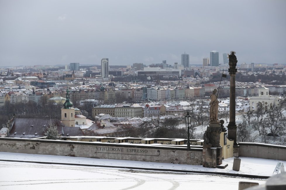 Prahou se prohnala sněhová bouře. (20. ledna 2022)