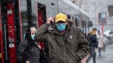 Roušky zamávaly s chřipkou v Praze! Lidé marodí mnohem méně, uvedla hygiena