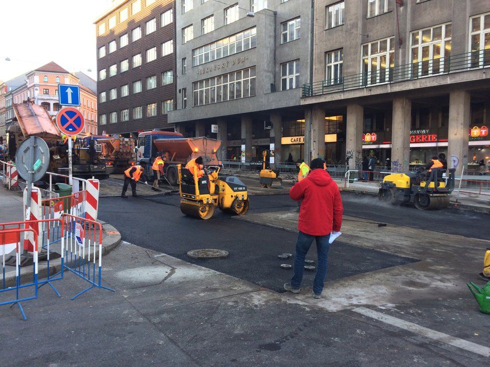 V Sokolské se pracovalo ve dne v noci, aby ji mohli co nejdříve otevřít.