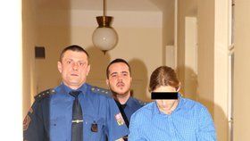 Vzal si na baru nůž a pak bodl hosta přímo do srdce: Pražský soud ho poslal na 13,5 roku do vězení.