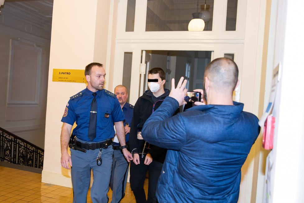 Jaroslav Ř. u soudu kvůli vraždě učitele v Michli. (5. prosince 2022)