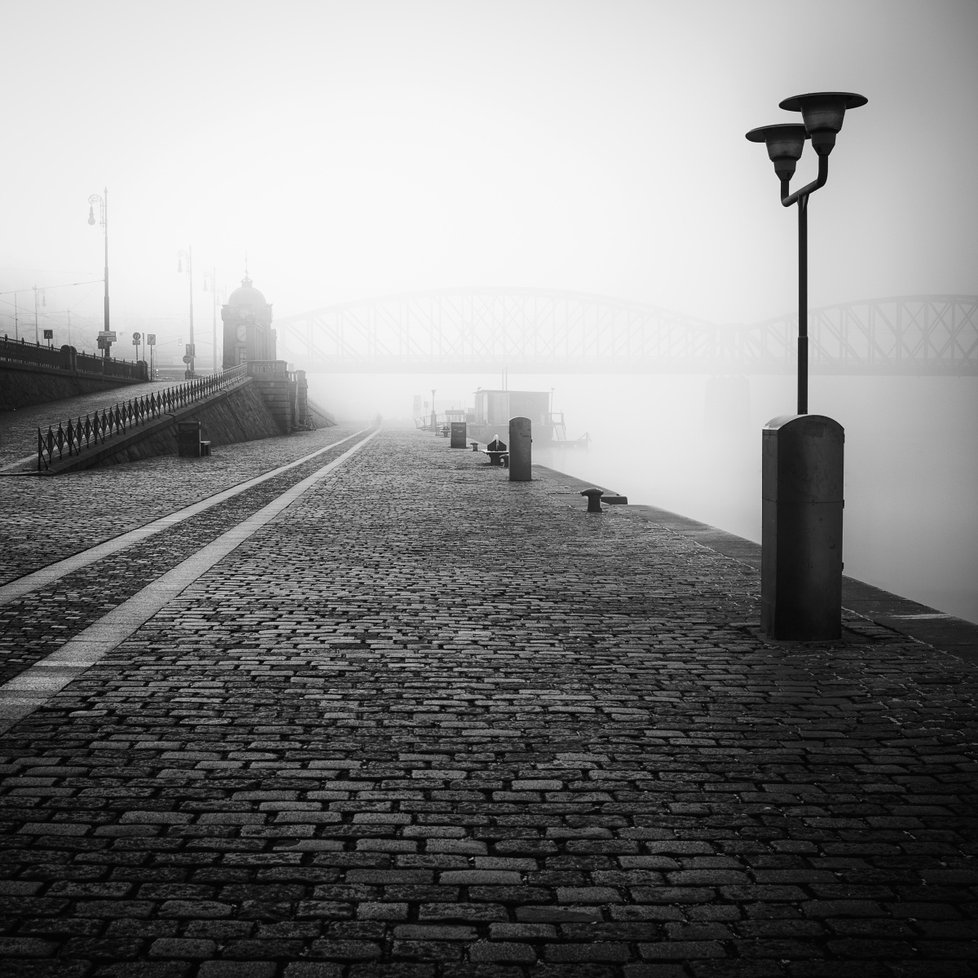 Stejný fotograf záskal také Cenu Zväzu slovenských fotografov za &#34;Zamlženou Vltavu&#34;.