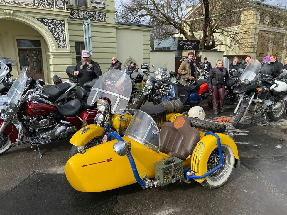 Higway to Hrad, spanilá jízda motorkářů při příležitosti inaugurace Petra Pavla. (9. března 2023)