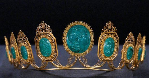 Výstava Šperk a figura v Uměleckoprůmyslovém muzeu v Praze.