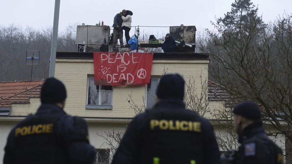 Squatteři obsadili dům v Praze 6.