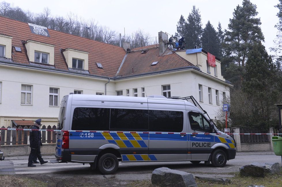 Squatteři obsadili dům v Praze 6, po šesti dnech slezli.