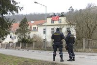 Squatteři obsadili opuštěnou usedlost Šatovka v Praze 6: Policie dům monitoruje, zasahovat nebude