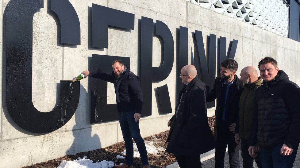 Takto vypadá nový stadion Škoda IceRink v pražských Strašnicích.