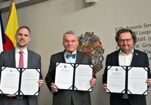 Tisková konference při příležitosti podpisu koaliční smlouvy mezi Spolu (ODS, TOP 09 a KDU-ČSL), Piráty a STAN, 15. února 2023, Praha.