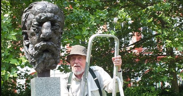 Busta Bedřicha Smetany v Ústí nad Labem, kterou vytvořil Stanislav Hanzík.