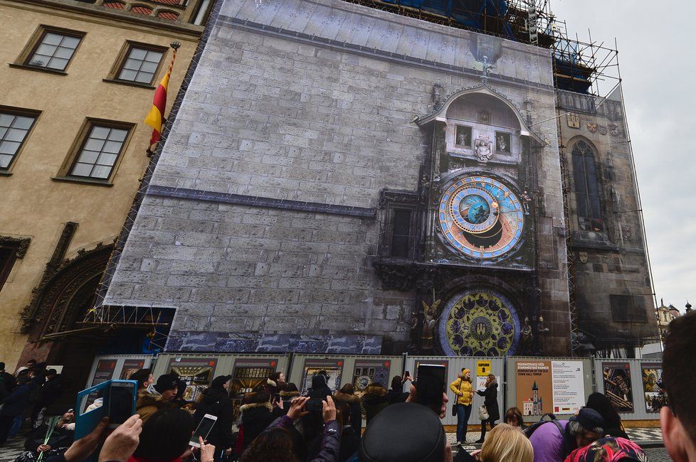 Rekonstruovaný orloj nahradila LED obrazovka.