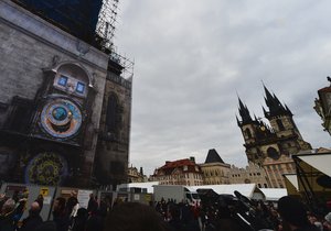 Rekonstruovaný orloj nahradila LED obrazovka.