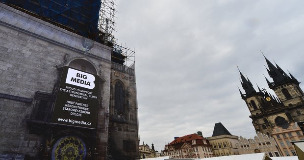 Rekonstruovaný orloj nahradila LED obrazovka.