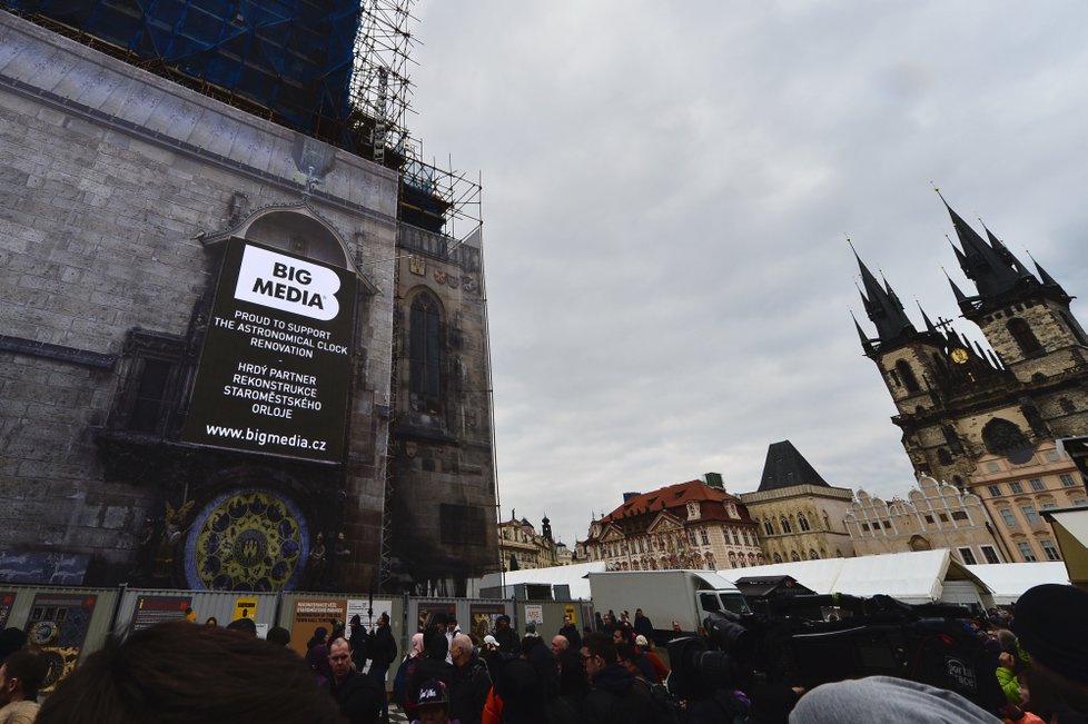 Rekonstruovaný orloj nahradila LED obrazovka.