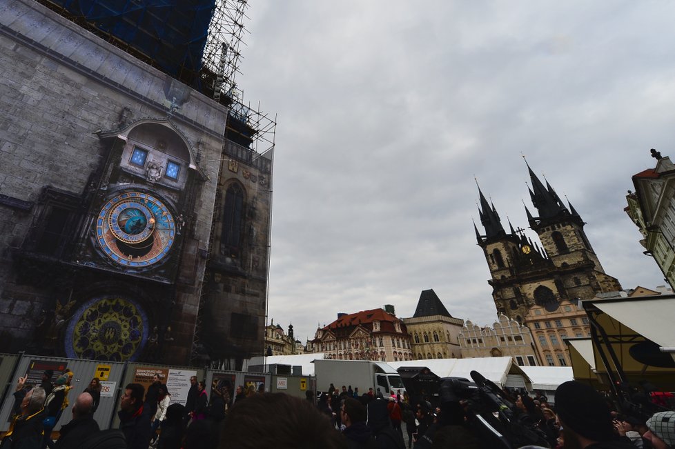 Rekonstruovaný orloj nahradila LED obrazovka.