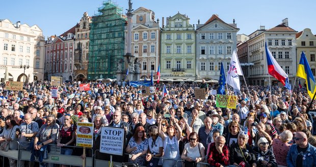 Demonstrace spolku Milion chvilek, na které chce motivovat k volební účasti a vyzvat lidi, aby nevolili populisty a extremisty, 28. září 2026, Praha.
