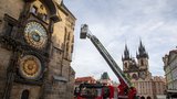 Náročný zásah pražských hasičů: Požár Staroměstské věže! Podívejte se, jak cvičení probíhá