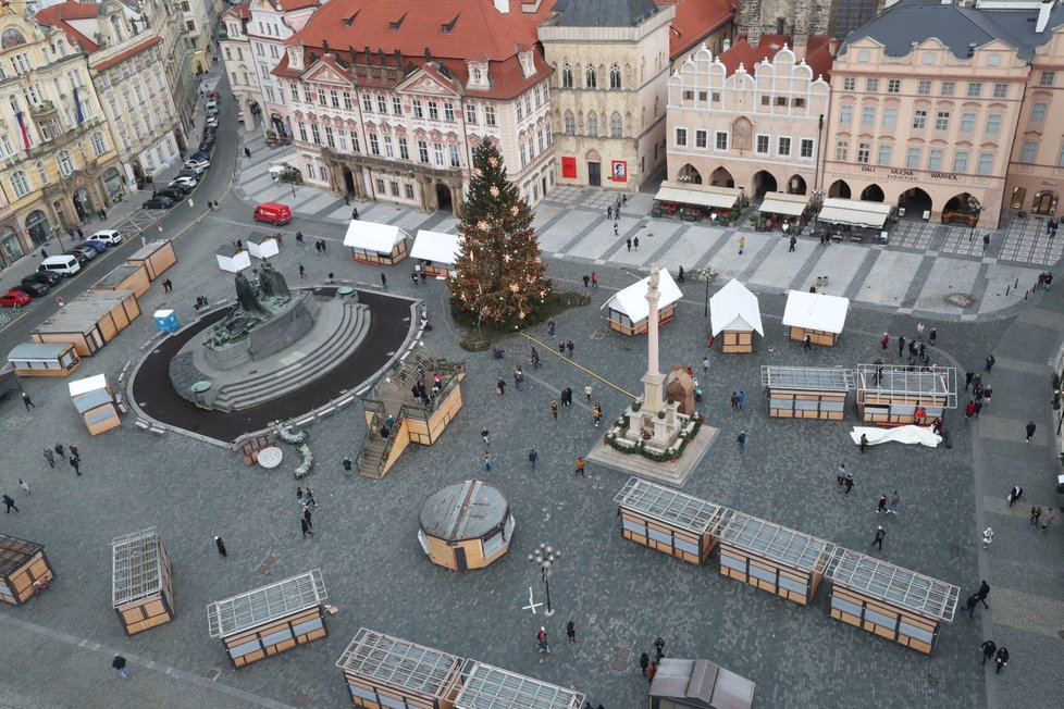 Zrušené vánoční trhy na Staroměstském náměstí. (6. prosince 2021)