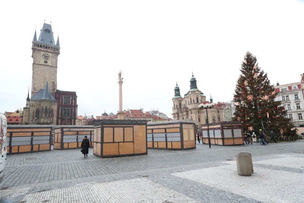 Zrušené vánoční trhy na Staroměstském náměstí. (6. prosince 2021)