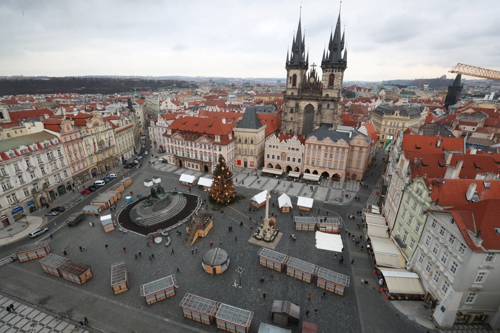 Zrušené vánoční trhy na Staroměstském náměstí. (6. prosince 2021)