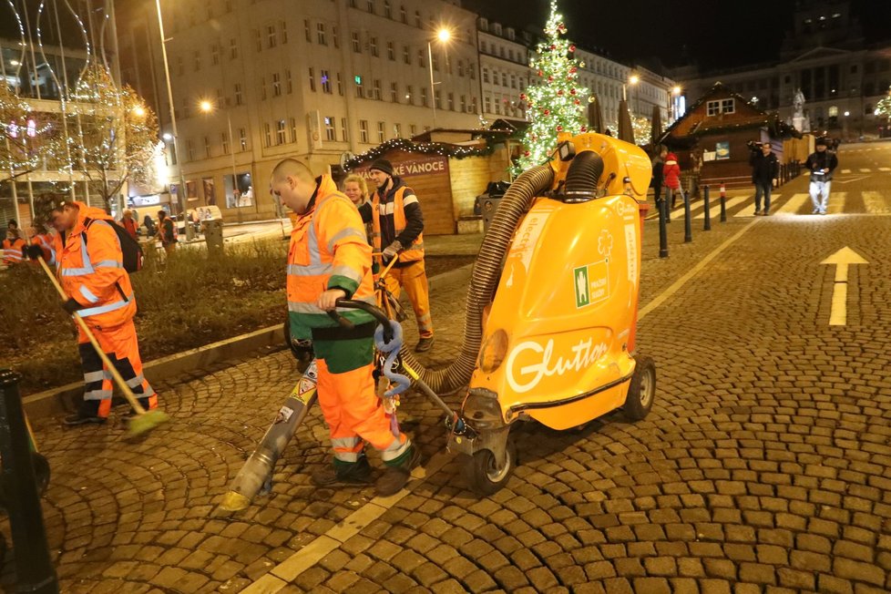 Novoroční úklid centra Prahy.