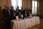 Ještě před mimořádným zastupitelstvem podepsala nová koalice v Praze 1 koaliční smlouvu.