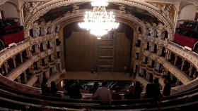 Ve Státní opeře v Praze pokračovaly 10. prosince 2019 dokončovací práce vrcholící generální rekonstrukce.